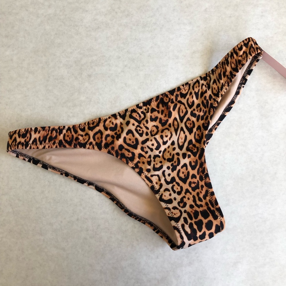 🫧NWT Victoria’s Secret Bikini Bottoms Size M